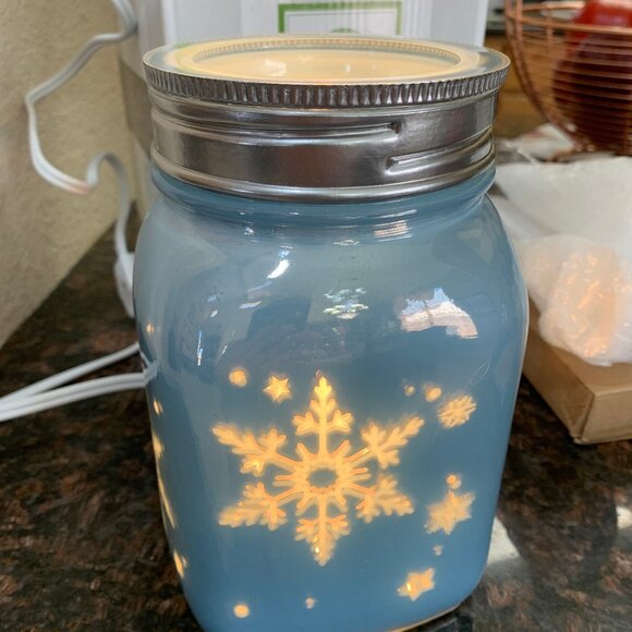 Brand New SCENTSY Fragrance Diffuser w/ Brand New Aromatique Smell of Christmas - Picture 2 of 5